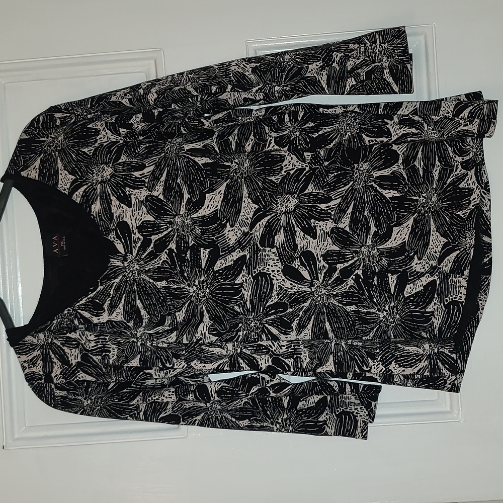 3/4-length sleeve v-neck soft cotton shirt